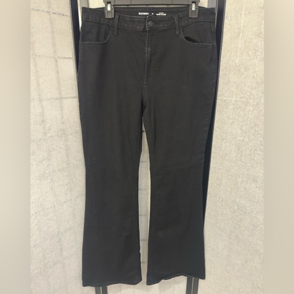 Old Navy High-Waisted Wow Flare Jeans - Picture 3 of 8